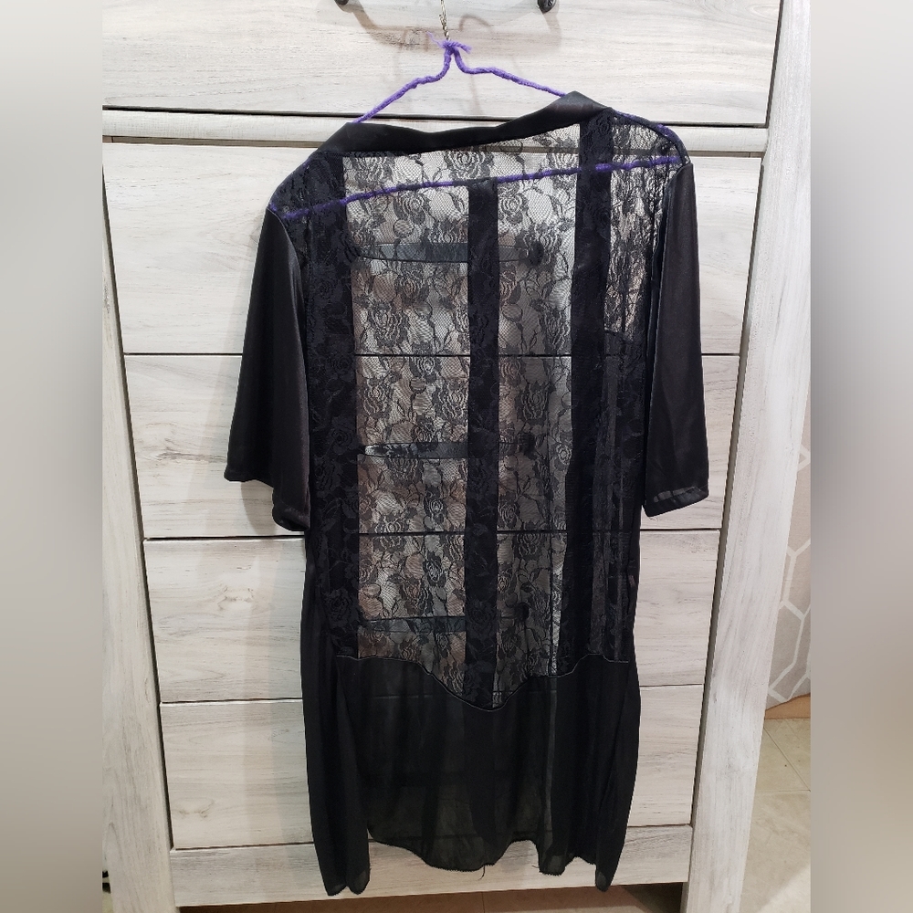 Black Lace Robe - Picture 2 of 2